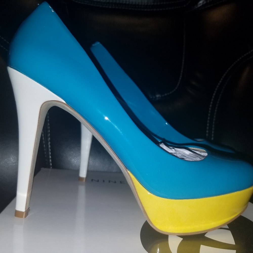 Nine West Multi-colored pump